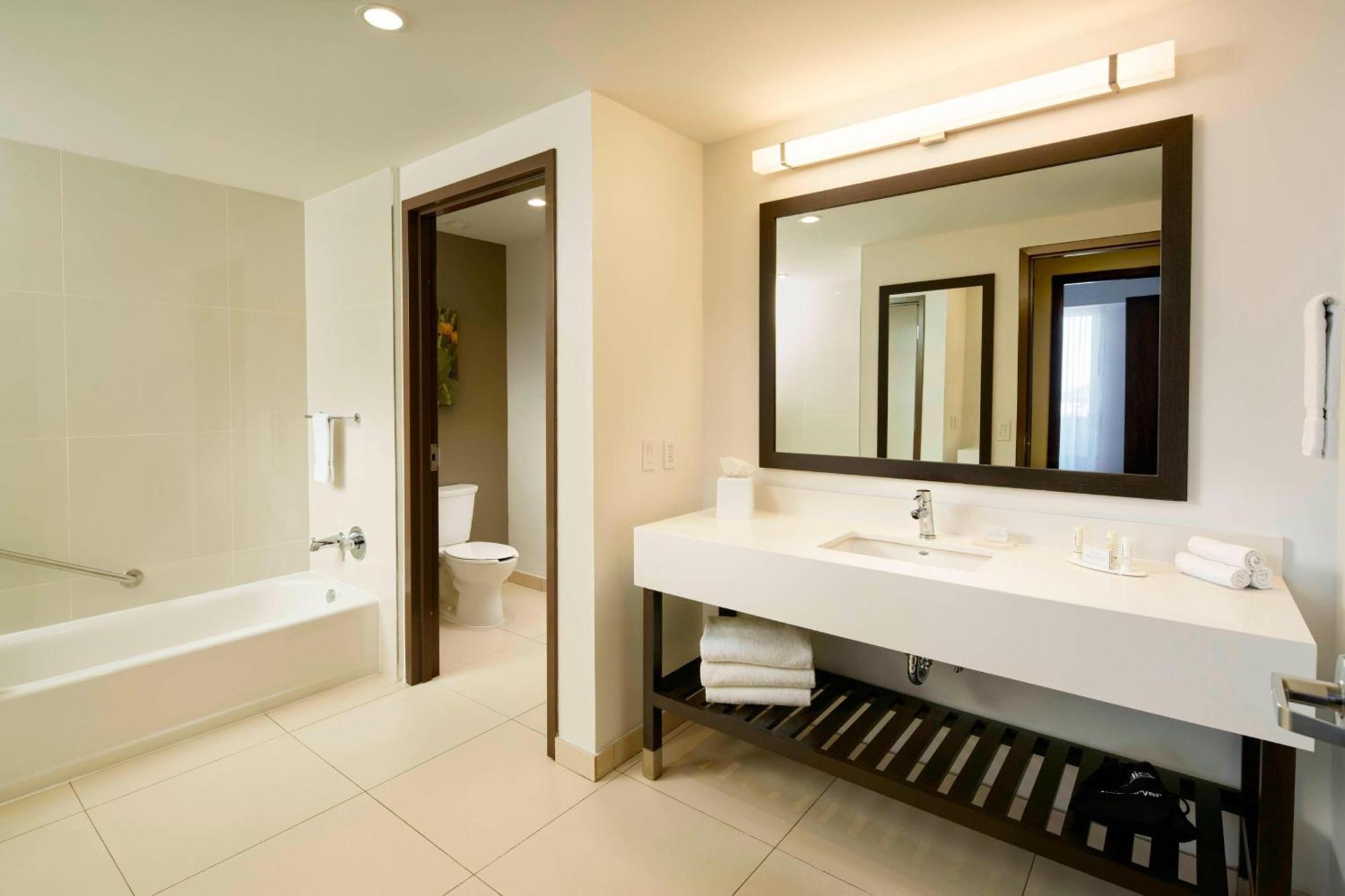 Courtyard By Marriott Hermosillo Exterior photo